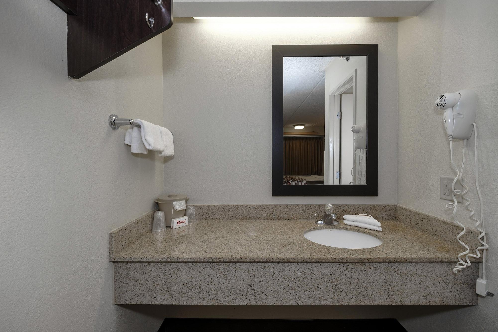 Red Roof Inn Tampa - Brandon Екстер'єр фото
