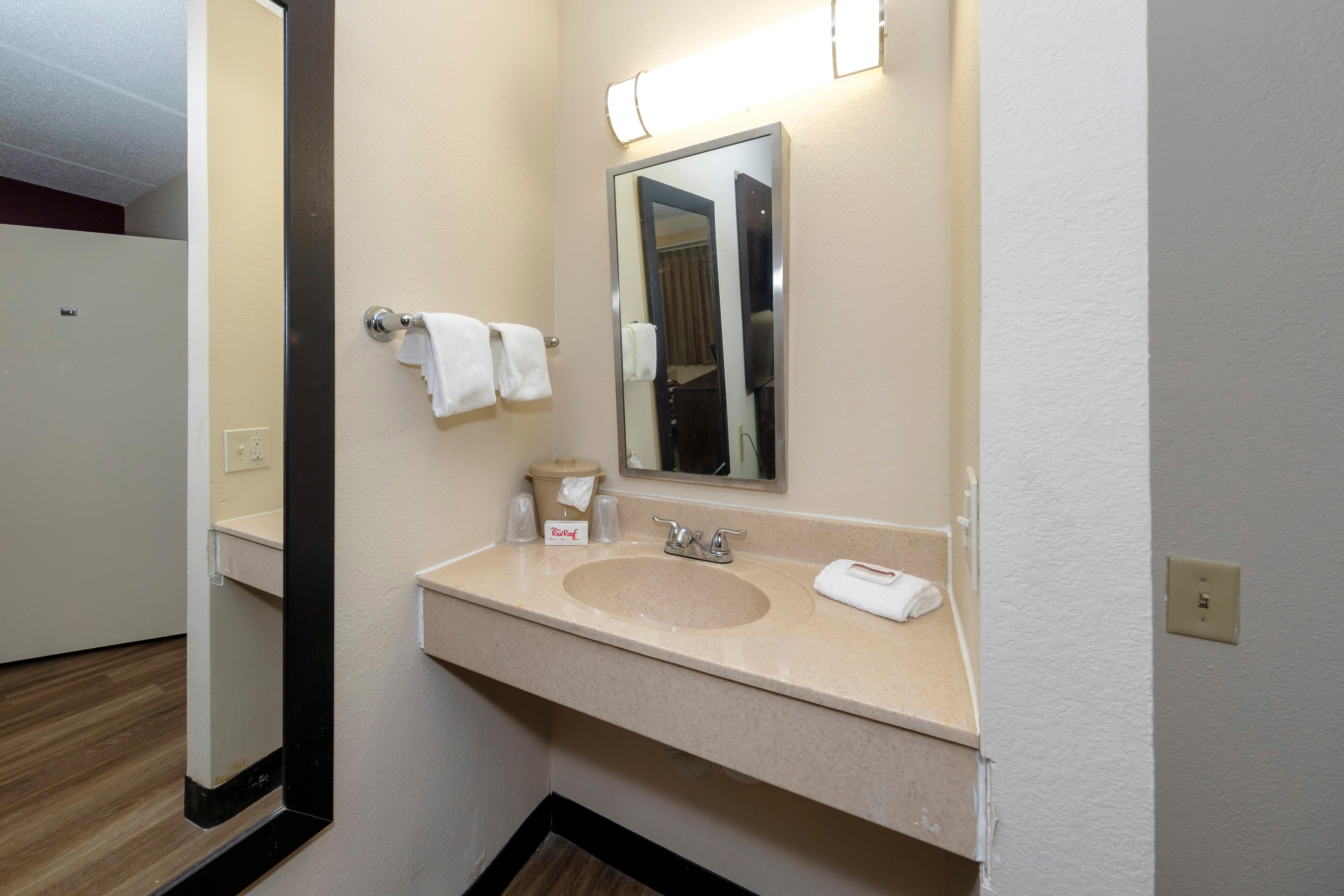 Red Roof Inn Tampa - Brandon Екстер'єр фото