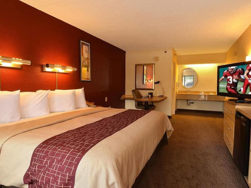 Red Roof Inn Tampa - Brandon Екстер'єр фото